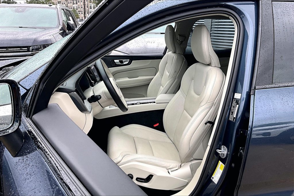 Certified 2025 Volvo XC60 B5 Ultra w/ Protection Package Premier AWD/4WD image 33