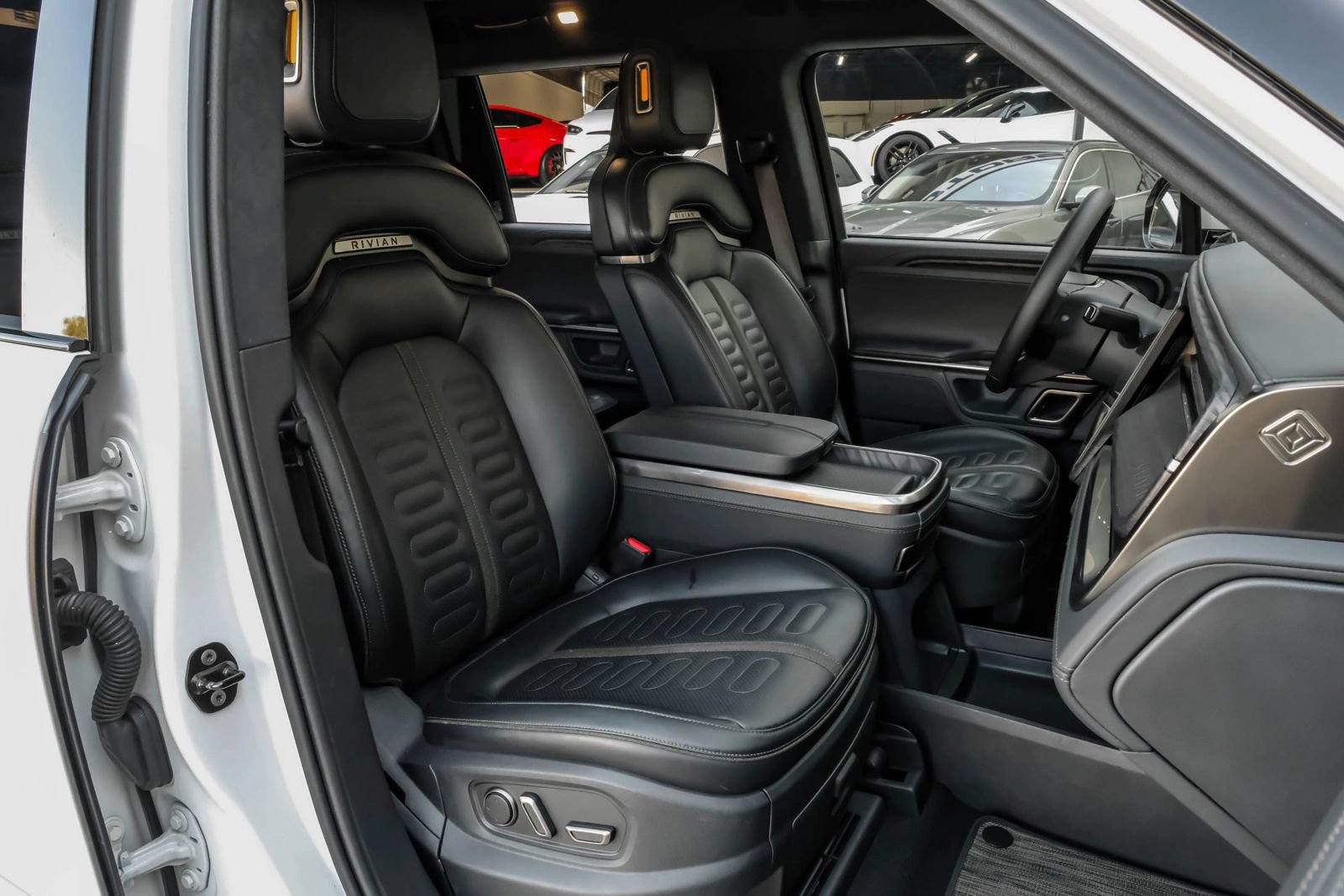 Used 2024 Rivian R1S Adventure AWD/4WD image 44