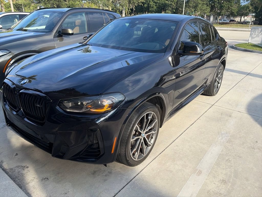 Certified 2024 BMW X4 M40i w/ Shadowloine Package AWD/4WD image 3