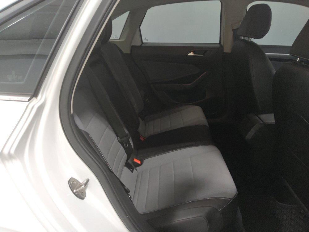 Used 2025 Volkswagen Jetta SE FWD image 19