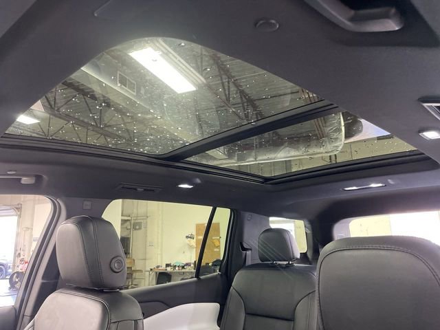 Used 2025 Chevrolet Traverse High Country image 22