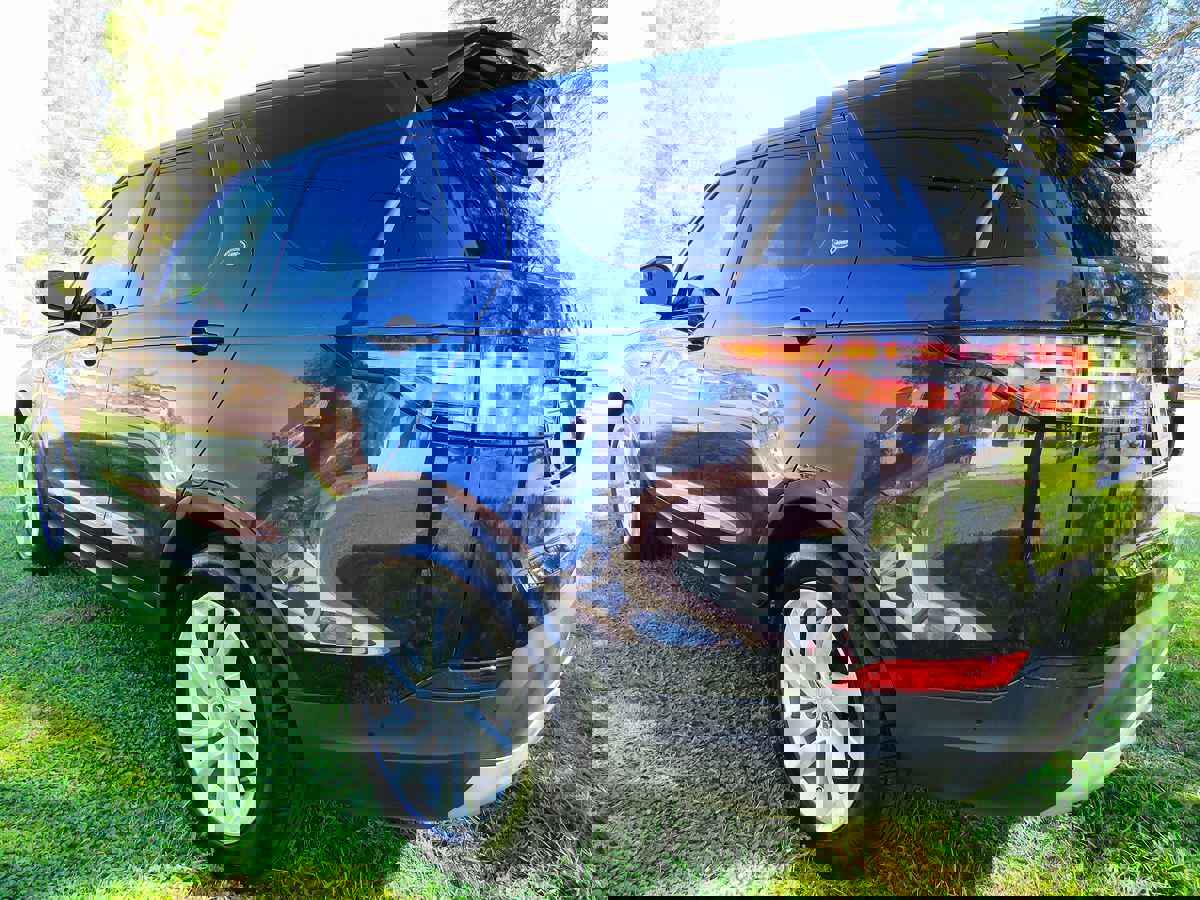 Used 2018 Land Rover Discovery HSE image 4