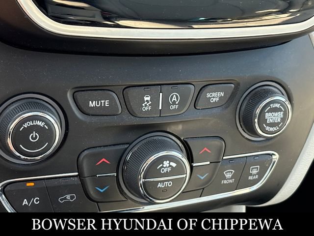 Used 2019 Jeep Cherokee Limited image 18