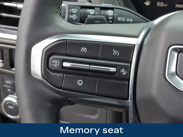 Used 2025 GMC Yukon Denali image 7