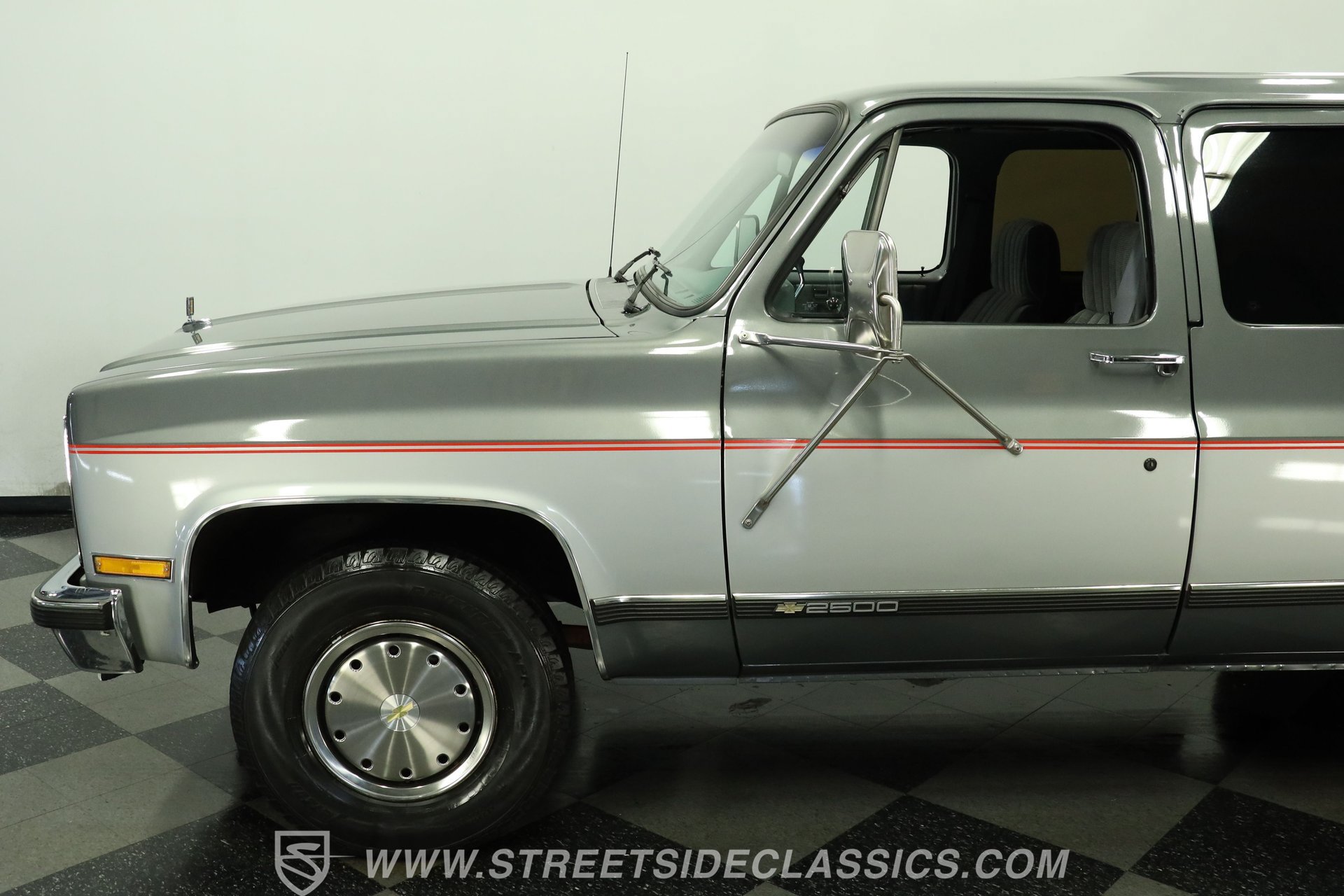 Used 1990 Chevrolet Suburban 2500 RWD image 23