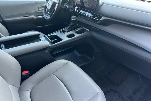 Certified 2026 Toyota Sienna XLE FWD image 21