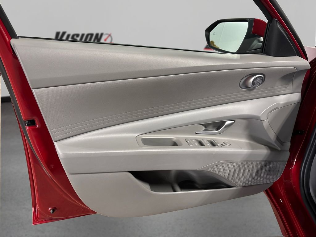 Certified 2025 Hyundai Elantra SE image 22