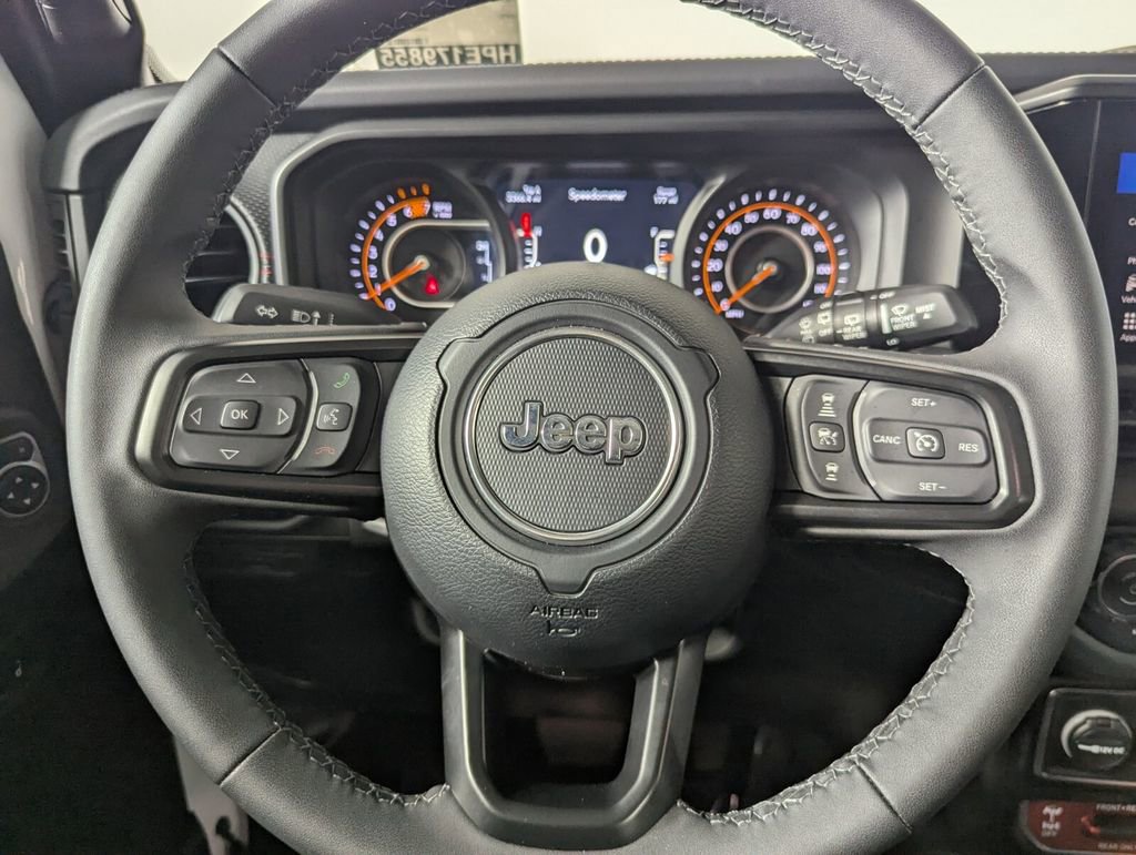 Used 2026 Jeep Wrangler Unlimited Rubicon AWD/4WD image 18