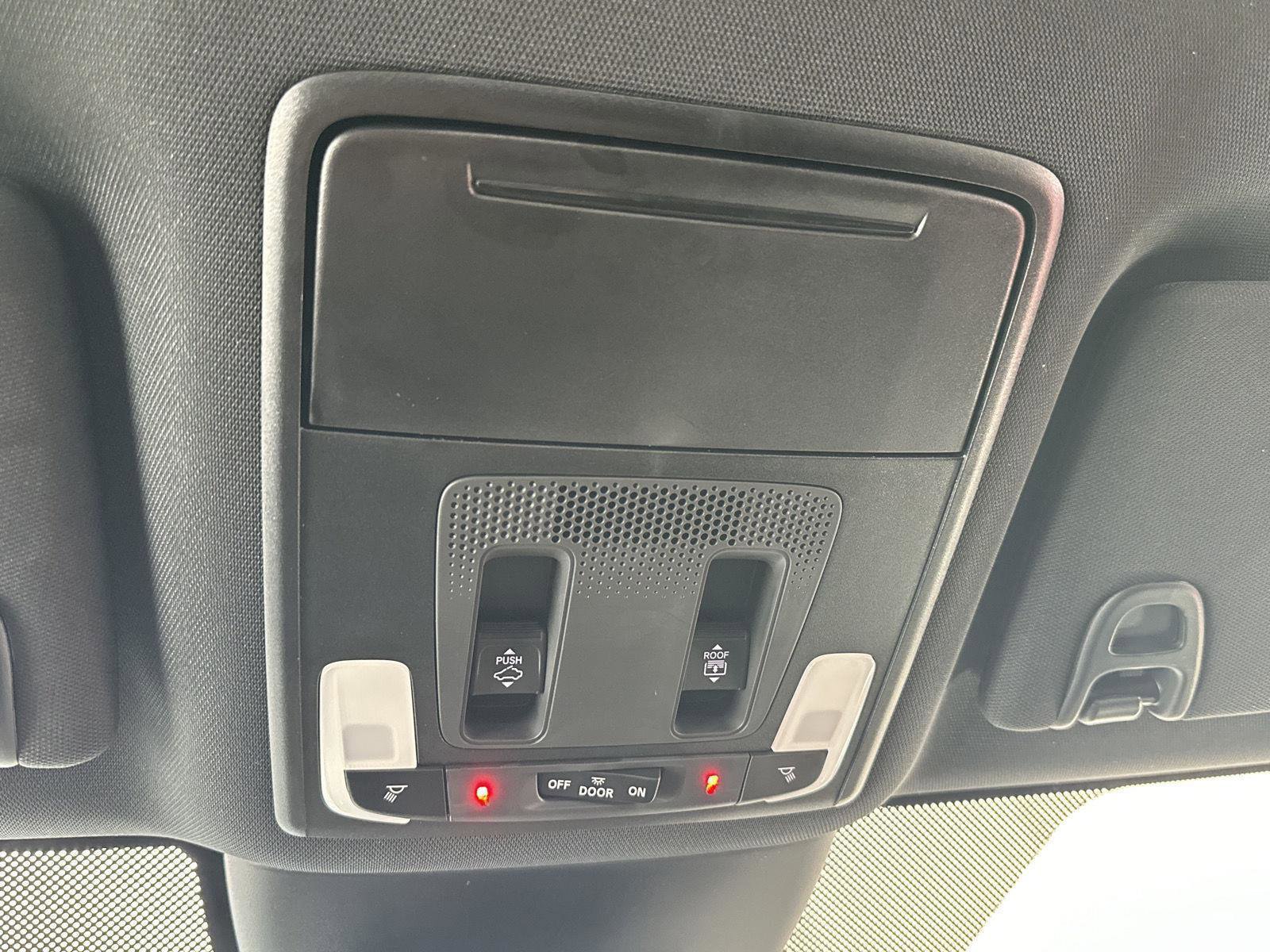 Certified 2025 Honda Pilot Black Edition image 28