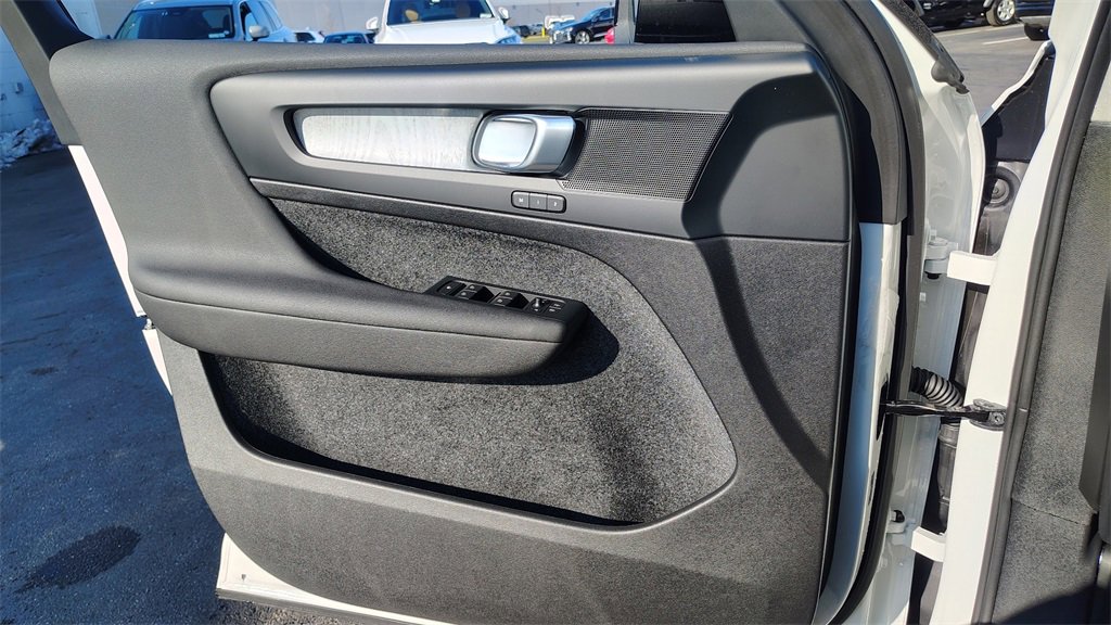 New 2026 Volvo XC40 B5 Plus w/ Climate Package image 8