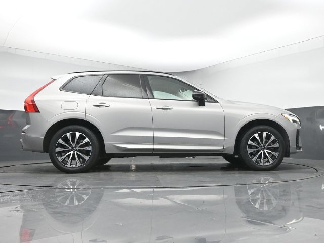Used 2024 Volvo XC60 B5 Core AWD/4WD image 40