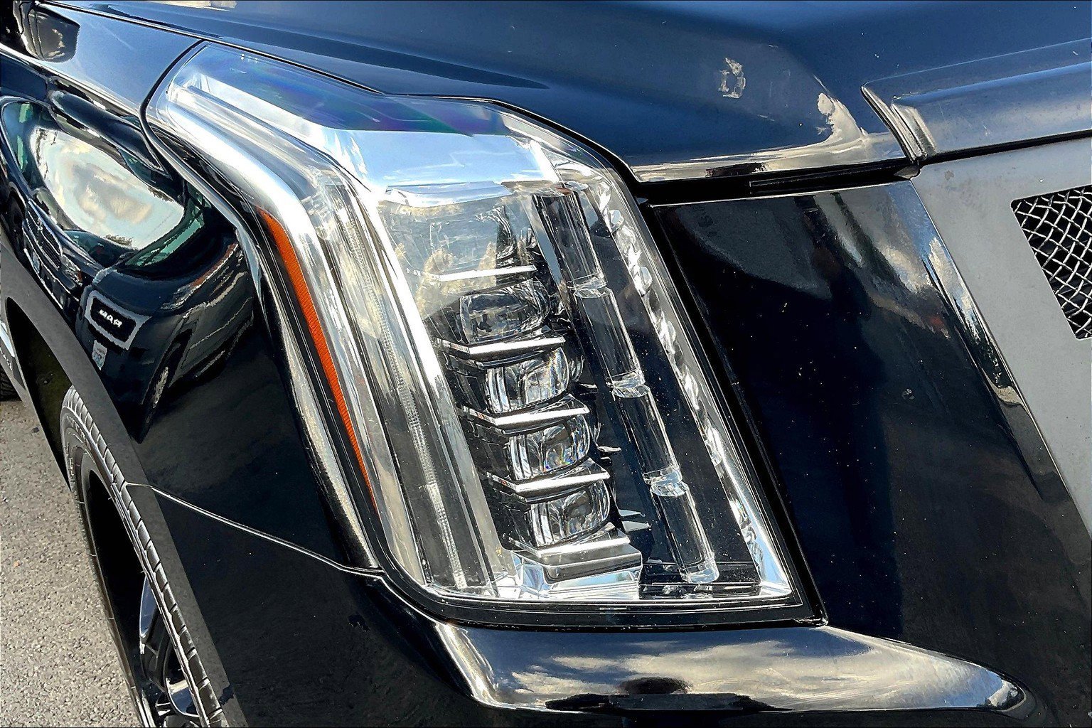 Used 2017 Cadillac Escalade Platinum image 27