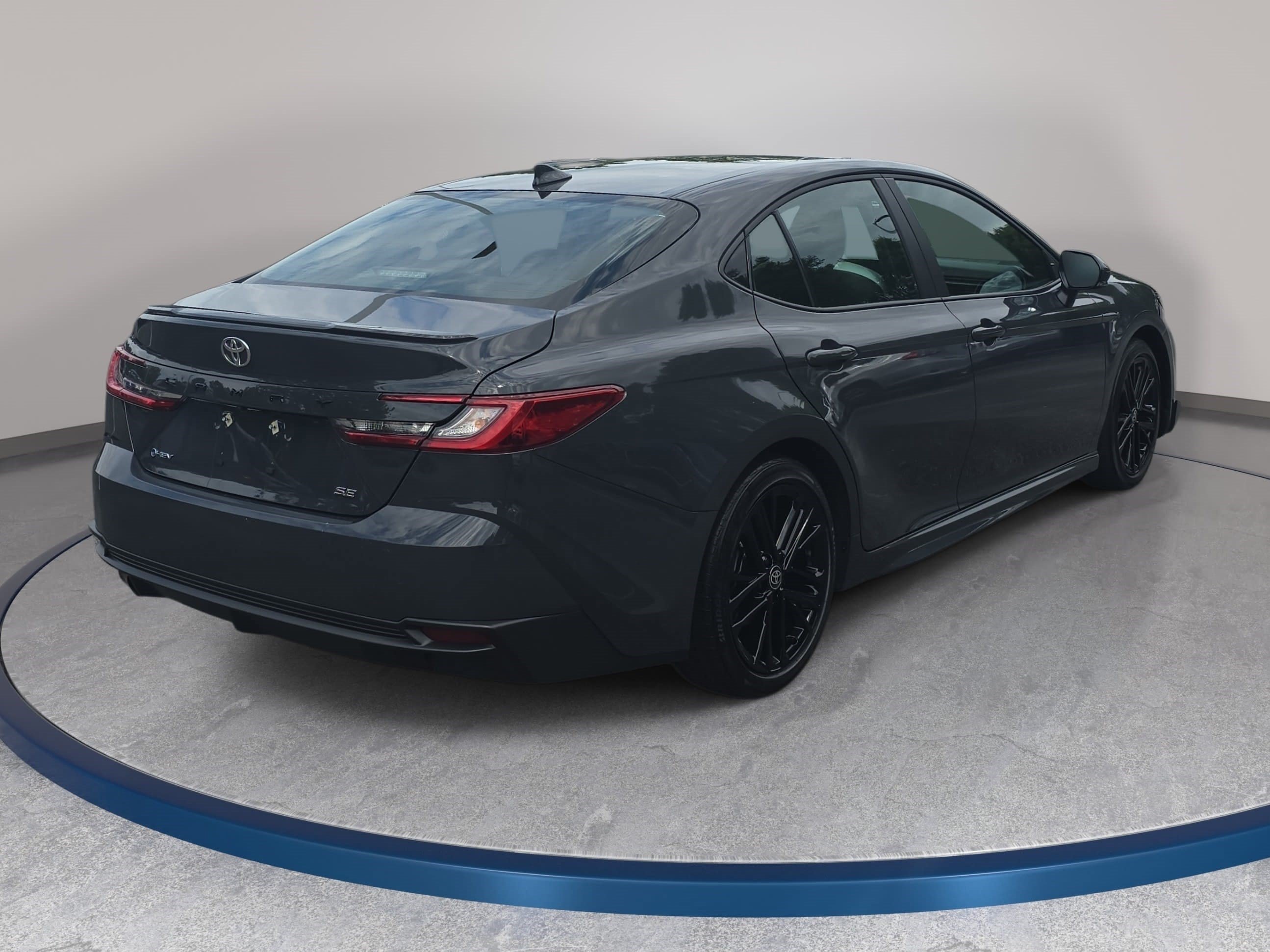 Used 2025 Toyota Camry SE w/ Convenience Package FWD image 5