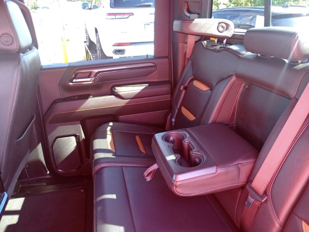 Used 2025 GMC Sierra 2500 AT4 image 18