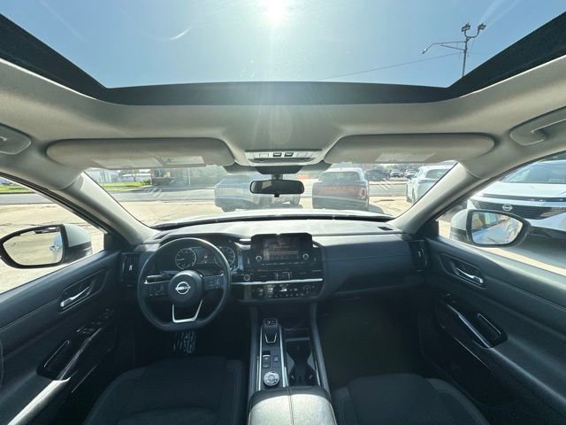 Certified 2022 Nissan Pathfinder SV w/ SV Premium Package image 31