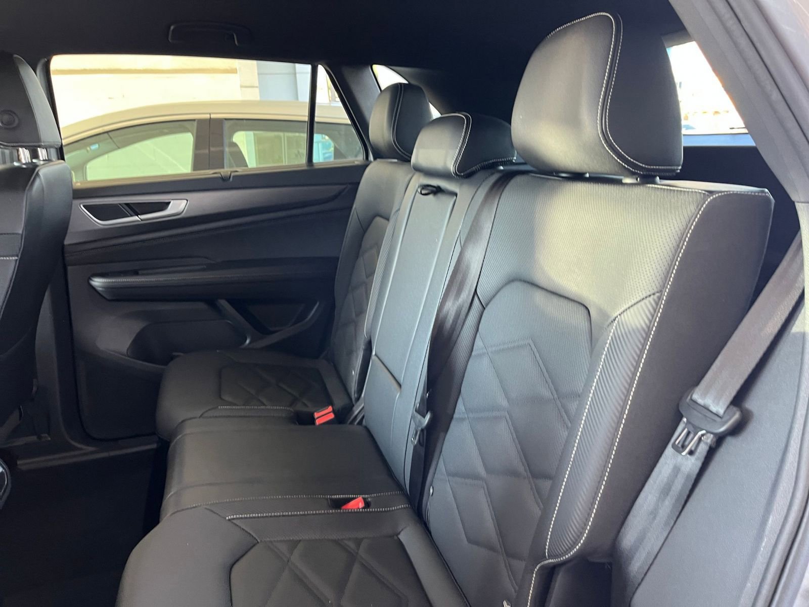 Used 2025 Volkswagen Atlas Cross Sport SE image 25