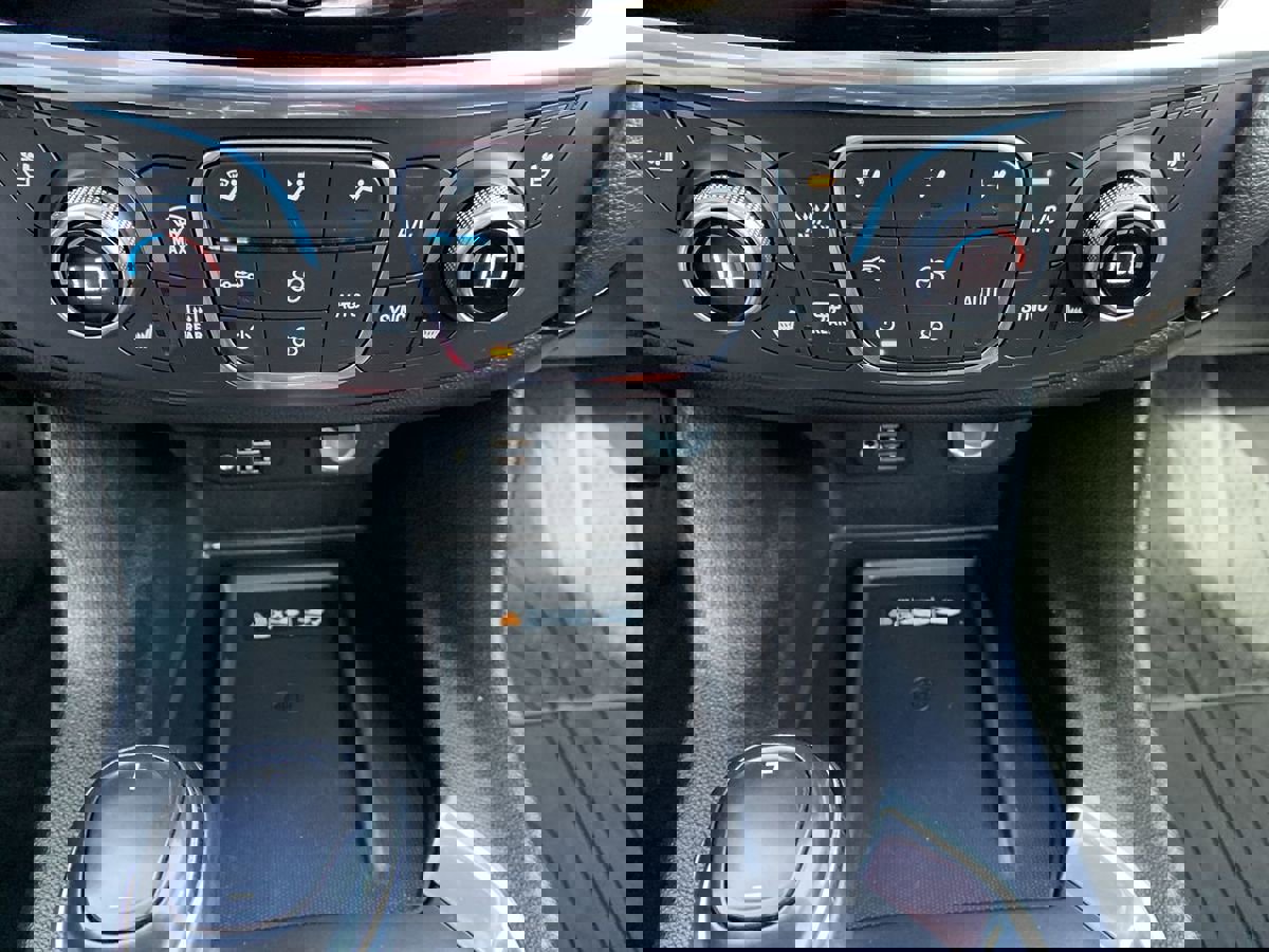 Used 2020 Chevrolet Traverse Premier AWD/4WD image 27