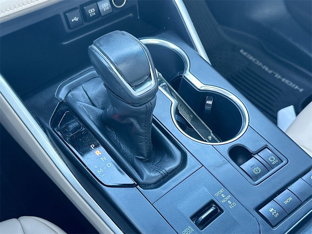 Used 2020 Toyota Highlander XLE image 22