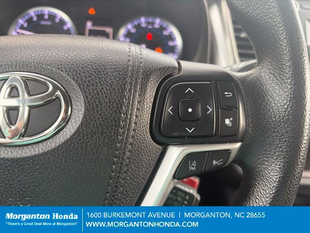 Used 2017 Toyota Highlander LE AWD/4WD image 14