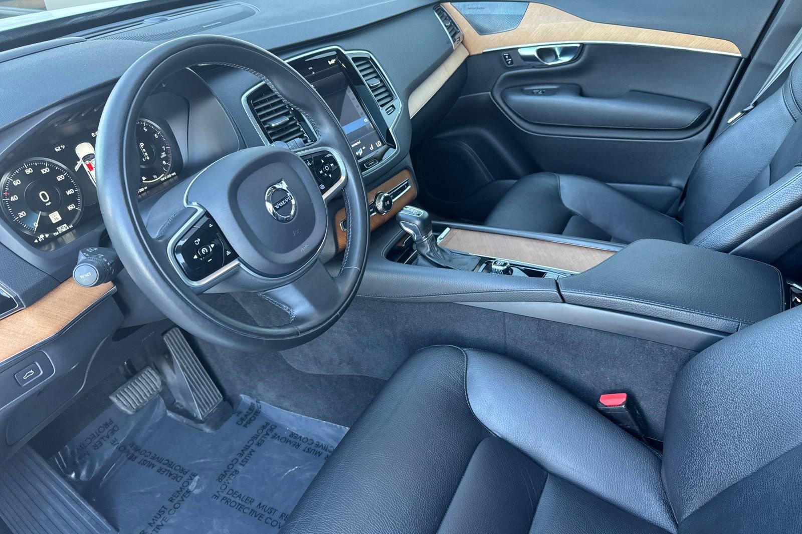 Used 2022 Volvo XC90 T5 Momentum w/ Advanced Package image 9