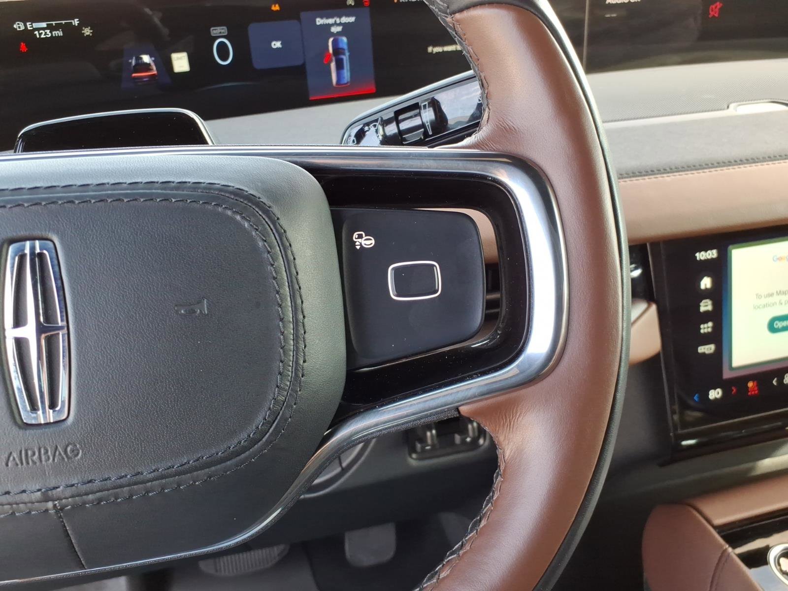 Used 2025 Lincoln Navigator L Reserve image 17