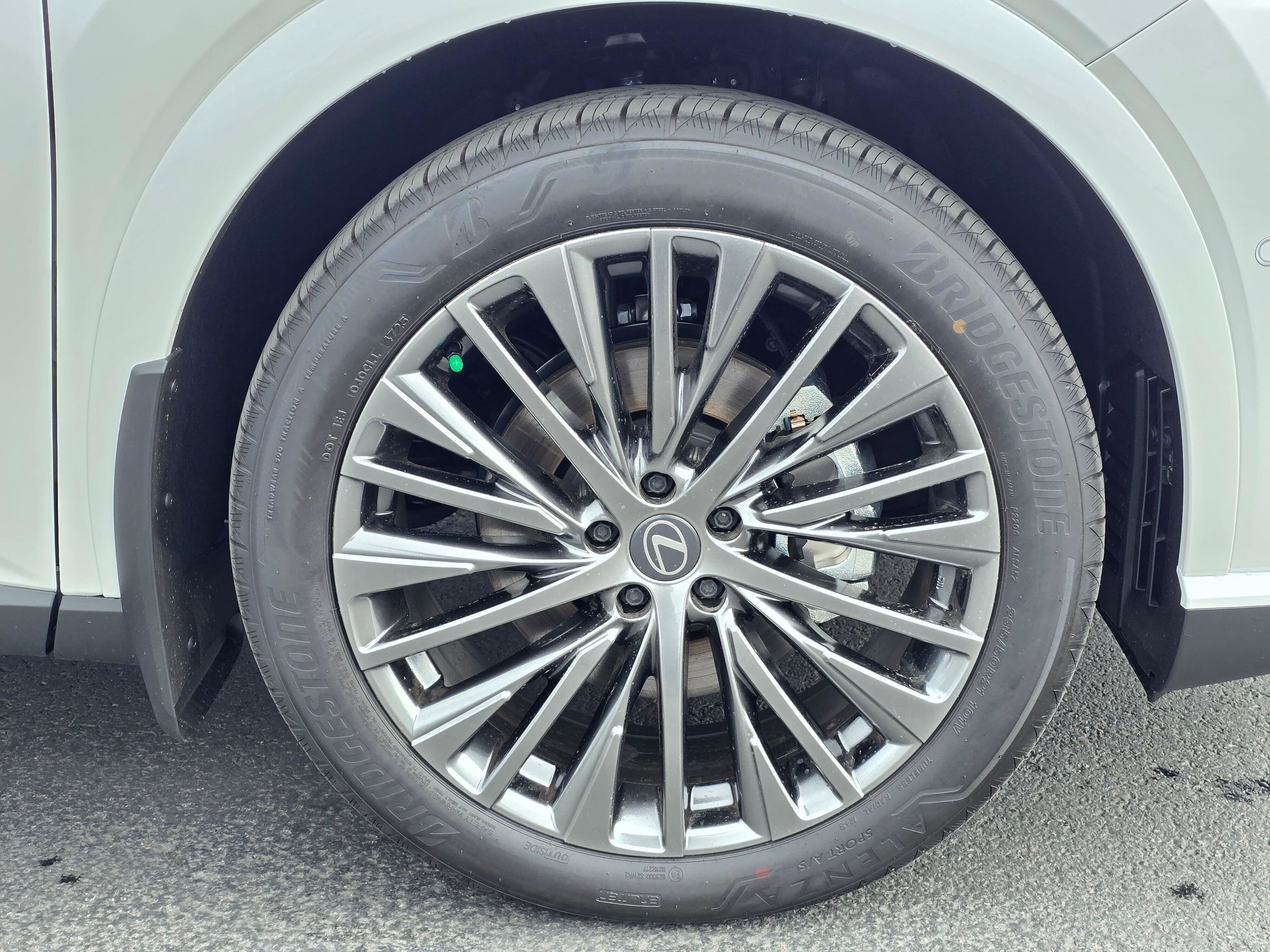 Used 2026 Lexus RX 450h Luxury w/ Convenience Package image 9