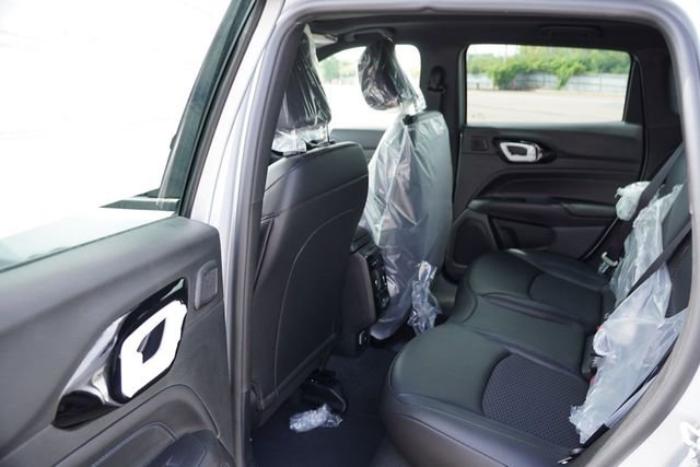 New 2025 Jeep Compass Latitude w/ Sun & Sound Group image 11