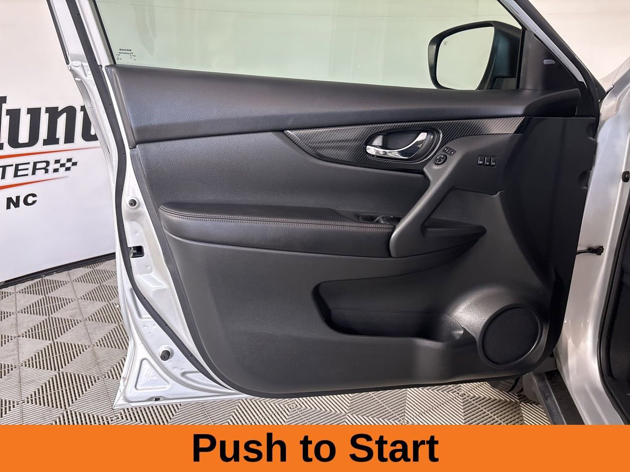 Used 2017 Nissan Rogue SL w/ SL Premium Package image 9