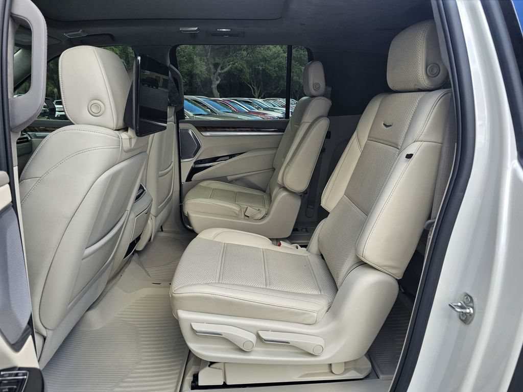 Certified 2025 Cadillac Escalade ESV Sport Platinum w/ LPO, Floor Liner Package AWD/4WD image 16