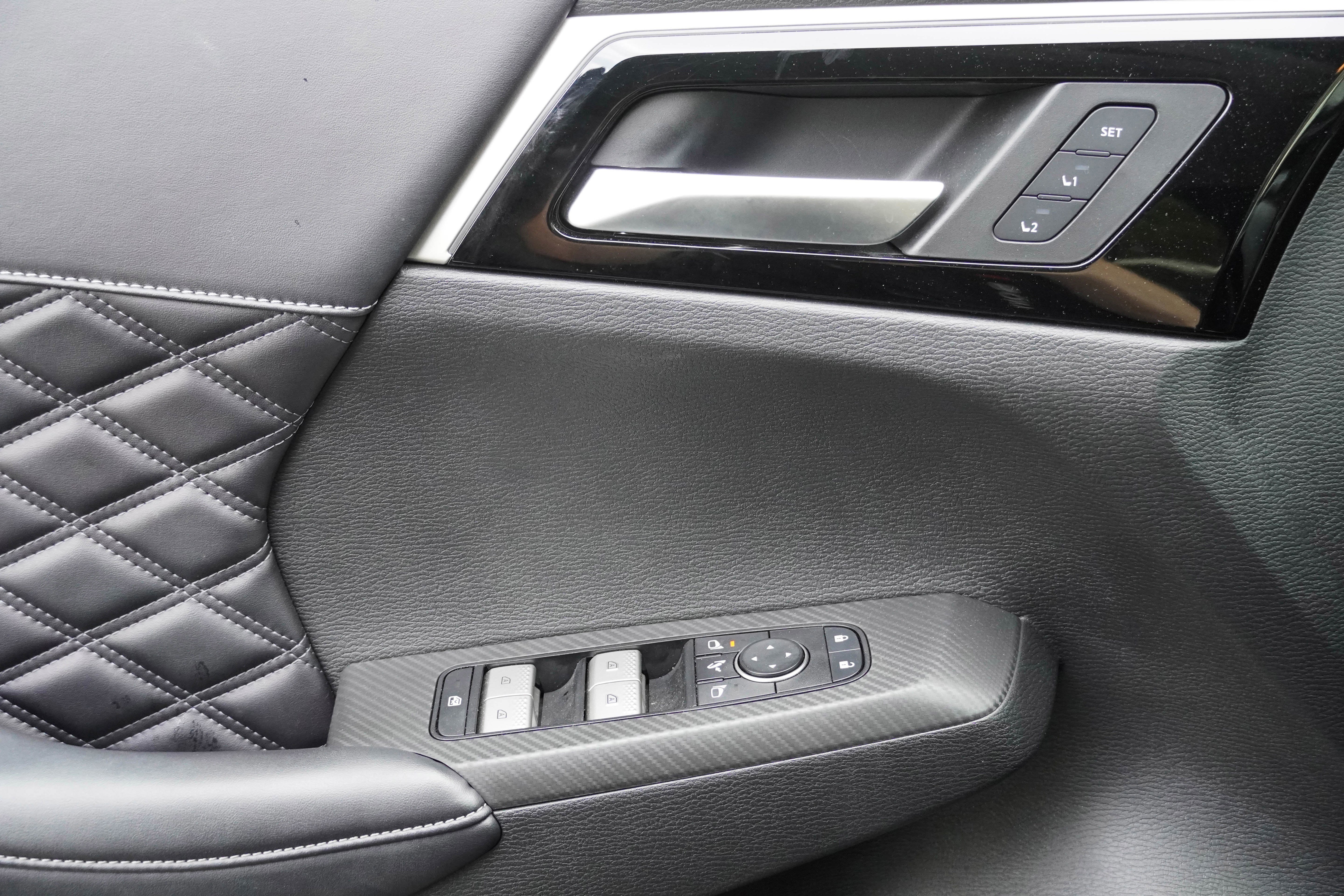 Used 2024 Mitsubishi Outlander 4WD Plug-In Hybrid image 16