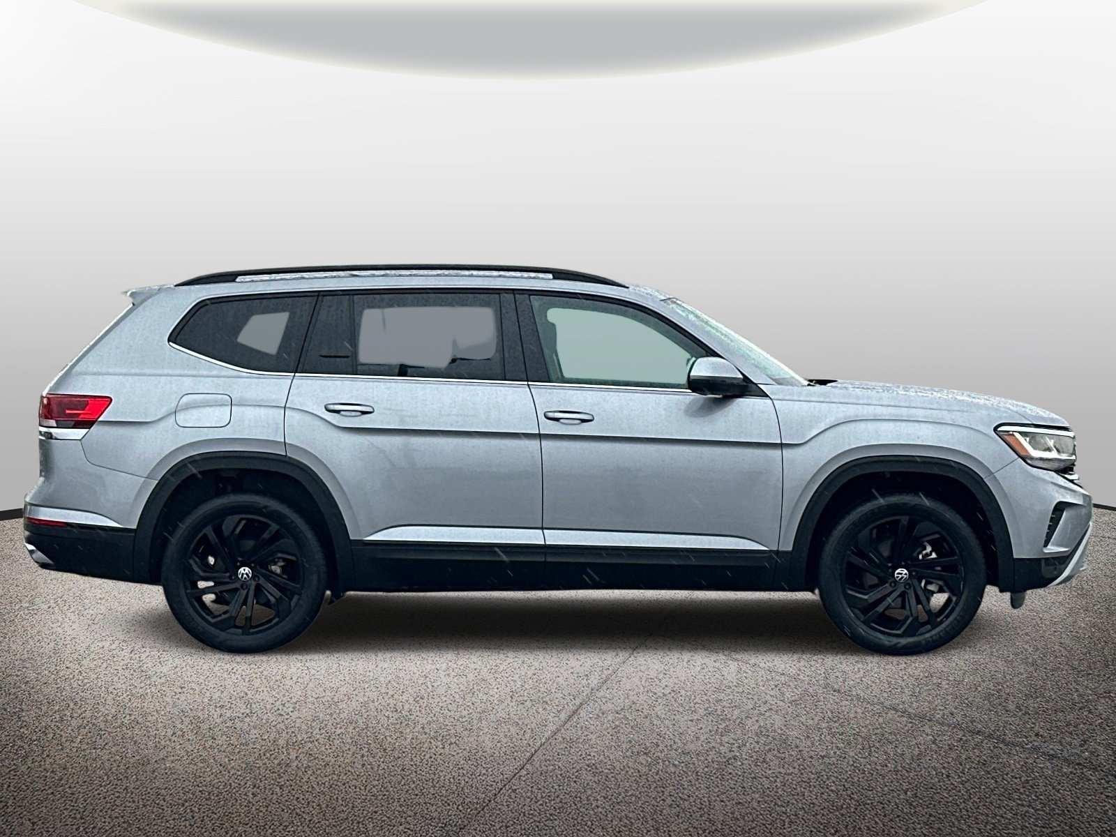Used 2023 Volkswagen Atlas SE w/ Black Wheel Package AWD/4WD image 5