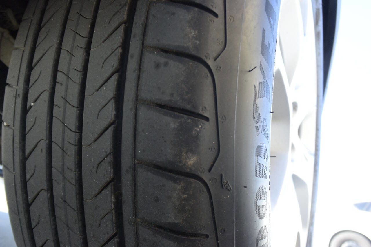 Used 2017 Jeep Renegade Latitude w/ Popular Equipment Group image 41