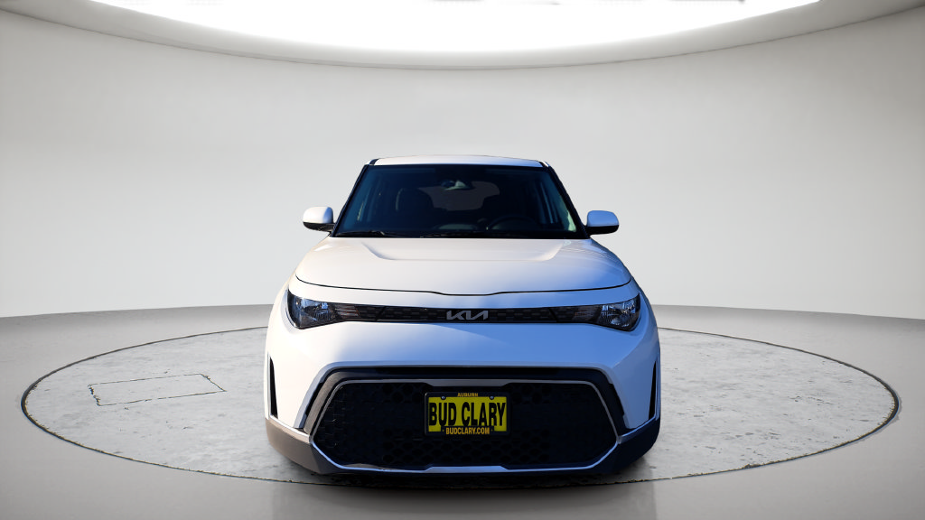 Used 2023 Kia Soul LX w/ LX Technology Package FWD image 2