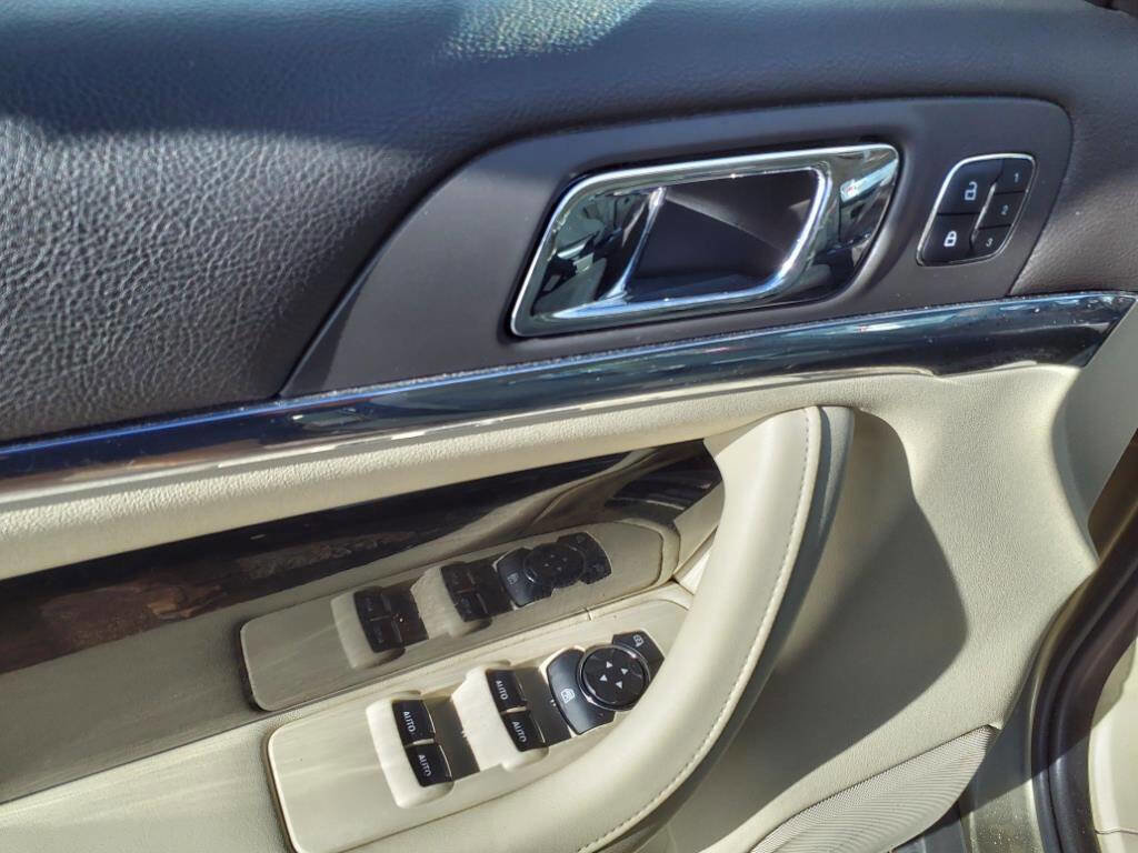 Used 2013 Lincoln MKS AWD image 11