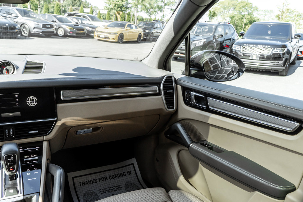 Used 2023 Porsche Cayenne Platinum Edition AWD/4WD image 14