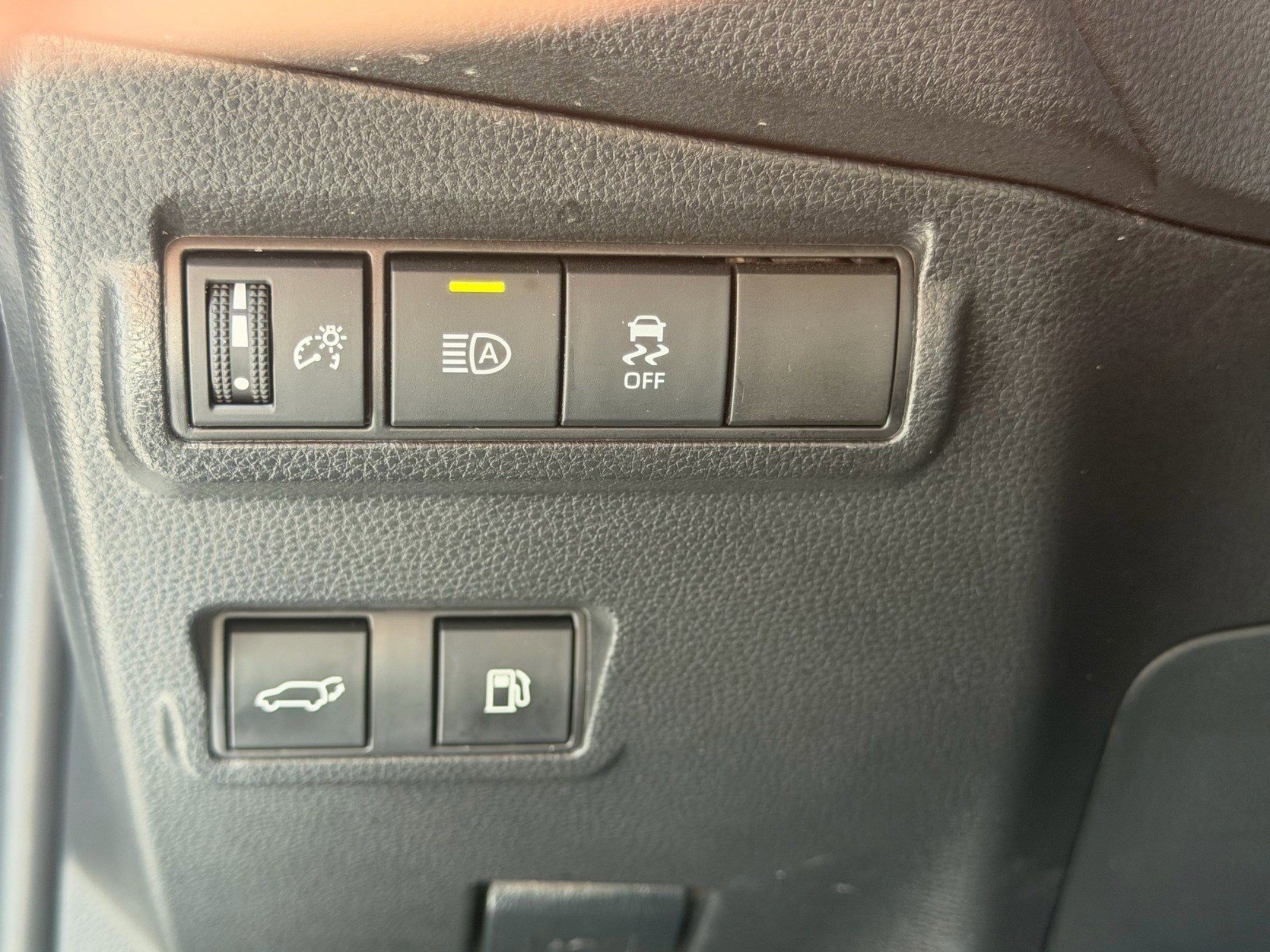 Used 2025 Toyota Corolla Cross AWD Hybrid w/ Convenience Package image 33