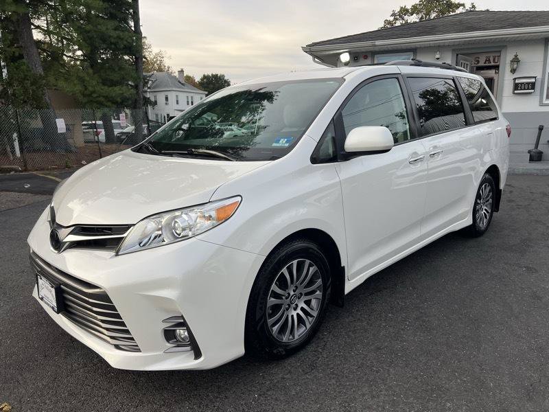 Used 2020 Toyota Sienna XLE FWD image 3