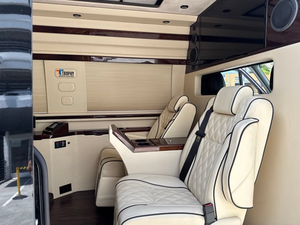 Used 2017 Mercedes-Benz Sprinter 2500 image 25