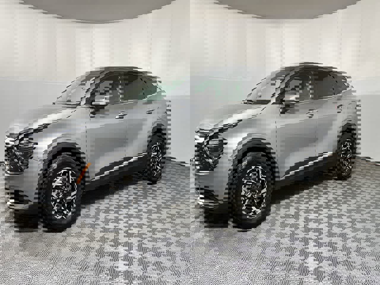 Used 2024 Kia Sportage LX image 4