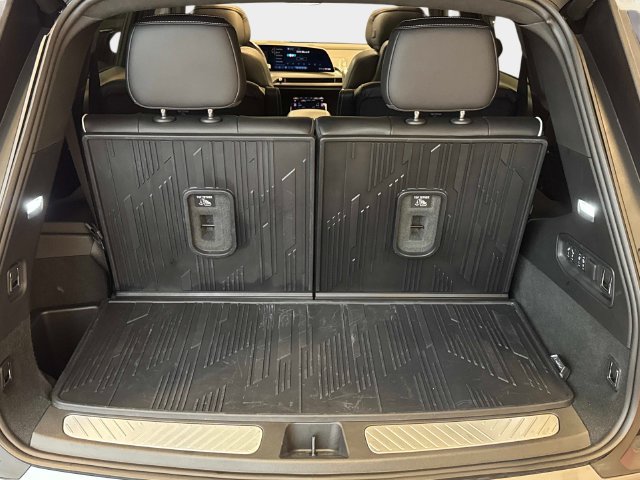Certified 2026 Cadillac Vistiq Sport w/ LPO, Floor Liner Package AWD/4WD image 5