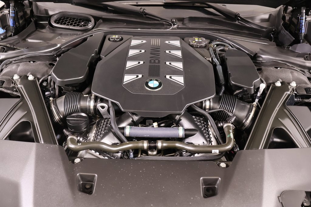 Used 2023 BMW 760i xDrive image 23