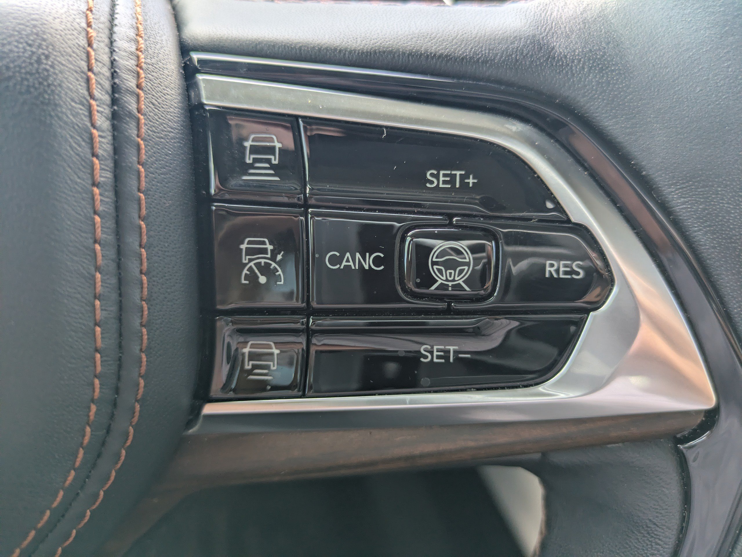 Used 2021 Jeep Grand Cherokee L Summit w/ Luxury Tech Group V AWD/4WD image 29