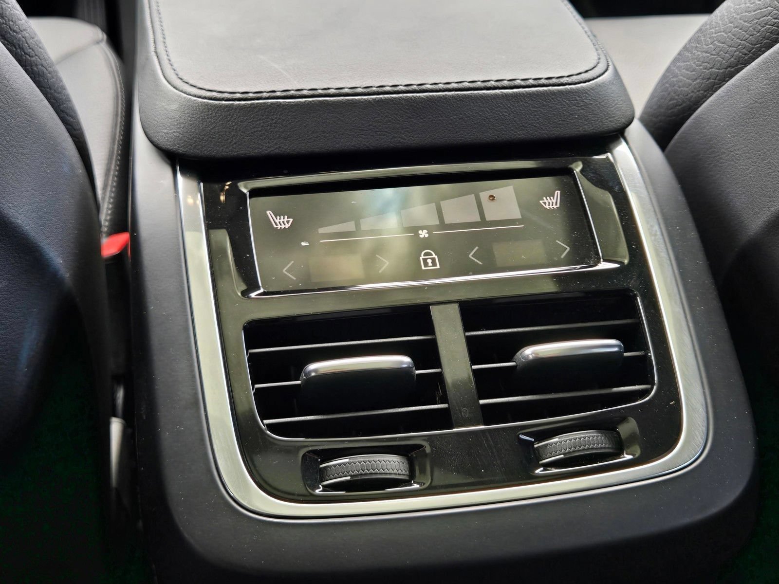 Certified 2025 Volvo XC90 B6 Plus AWD/4WD image 23