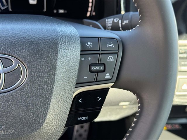 Used 2025 Toyota Camry SE image 21