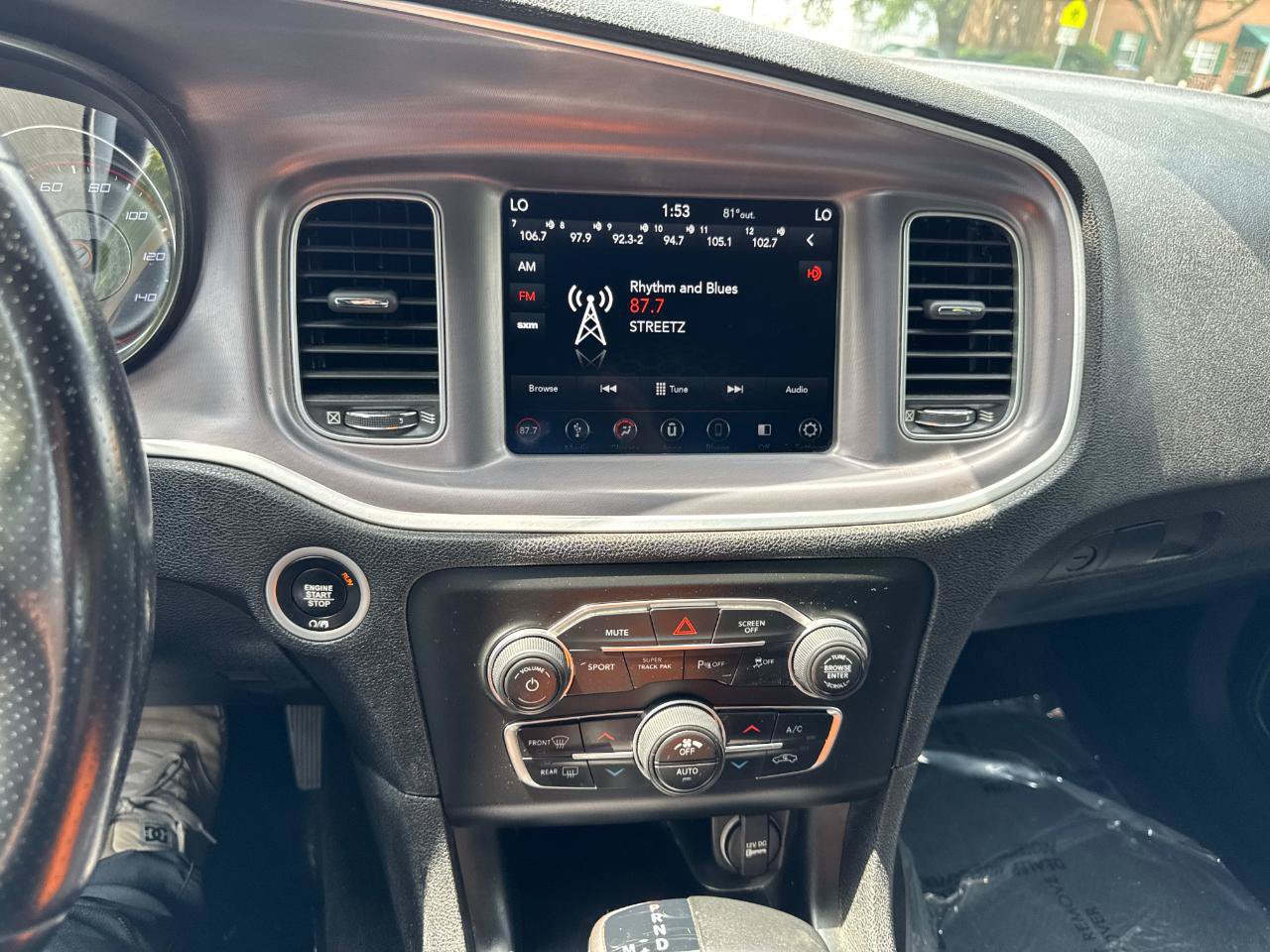 Used 2019 Dodge Charger SXT AWD/4WD image 23