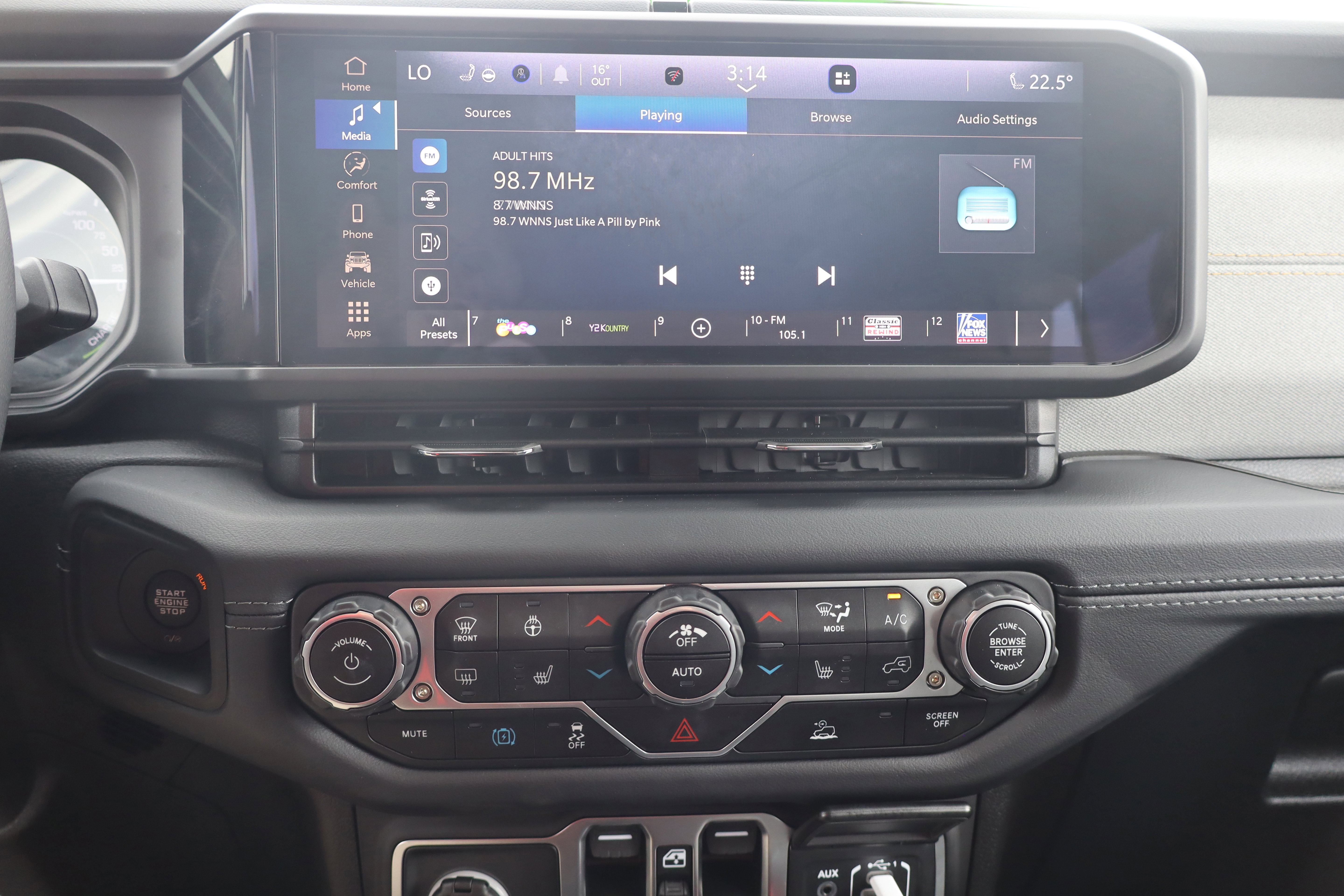 Used 2025 Jeep Wrangler Sahara image 19