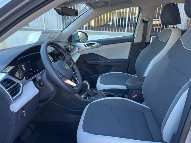New 2026 Volkswagen Taos SE image 8