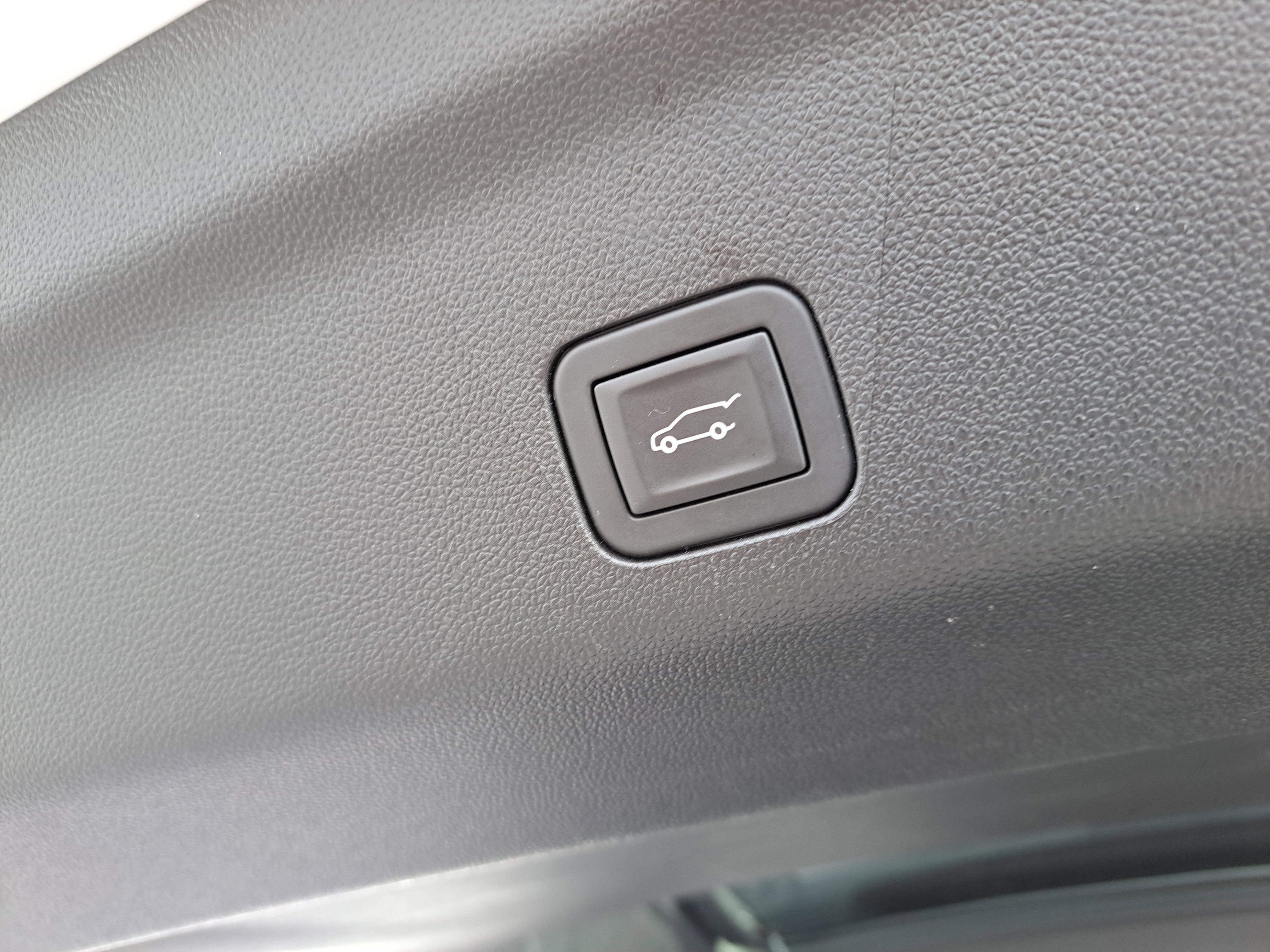 Used 2024 GMC Yukon AT4 w/ Technology Package image 8