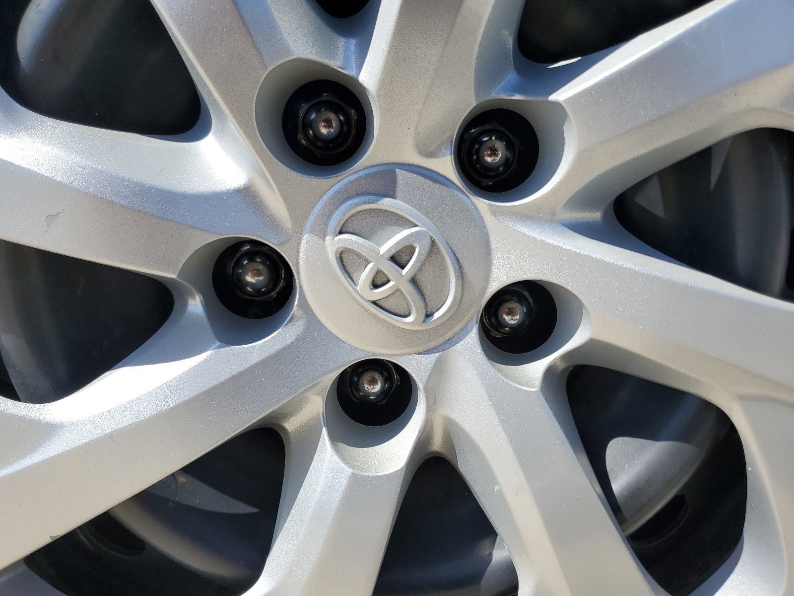 Used 2018 Toyota Corolla LE FWD image 10