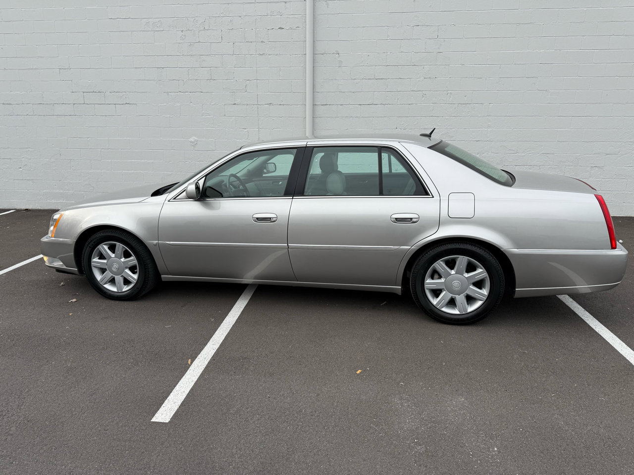 Used 2006 Cadillac DTS image 17